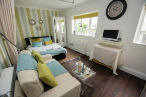 Between Piers - Central- by Brighton Holiday Lets